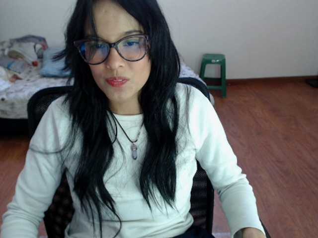 Fotogrāfijas valak133 ❤️25 nakedtokenspls play with me pls Help me to have a big orgasm.❤️ #squirt #colombia #latina #glasses#c2c