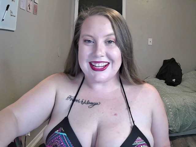 Fotogrāfijas VanessaSwayxoxo your favorite bbw reporting for duty! I can't wait to drain your balls. Help me get to my goal of 60,000 tokens by the 1st! Insta - vanessa_swayxoxo