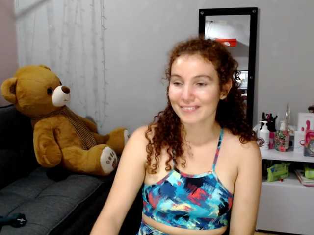 Fotogrāfijas VeronicaRusso hello guys enjoy with me 332 tokens to reach the goal Squirt Show