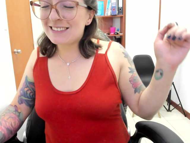 Fotogrāfijas vickysimons Come to spend a fun moment with me #latina #curvy #piercing #young