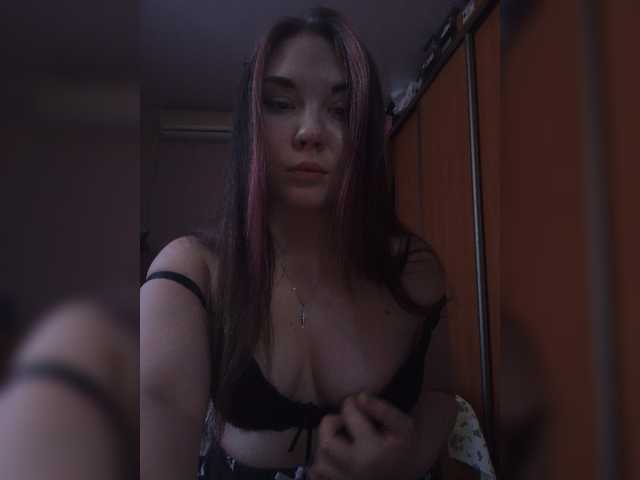 Fotogrāfijas Victoria-Kiss The best compliment is 25 tokens Hundreds me completely 100 tokens Turn the booty 30 Release the chest 50 Kiss 25