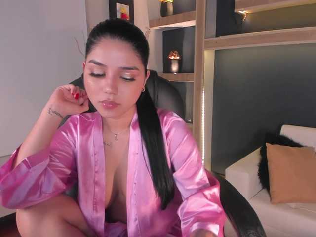Fotogrāfijas VictoriaLeia beautiful latina with hot pussy for you to make her reach orgasm IG: Victoria_moodel♥ Striptease♥ @remain tks left