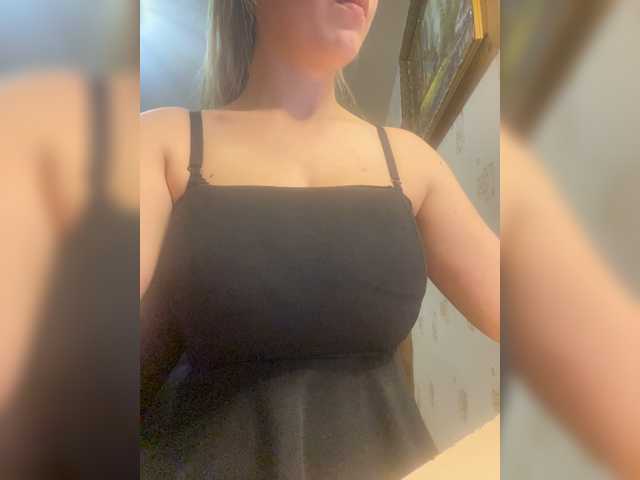 Fotogrāfijas Vikki_tori_aa Subscribe and put love. Lovense is powered by 2 tokens. 12tk-20 sec Ultra high...domi from 30 token. I go private and group.