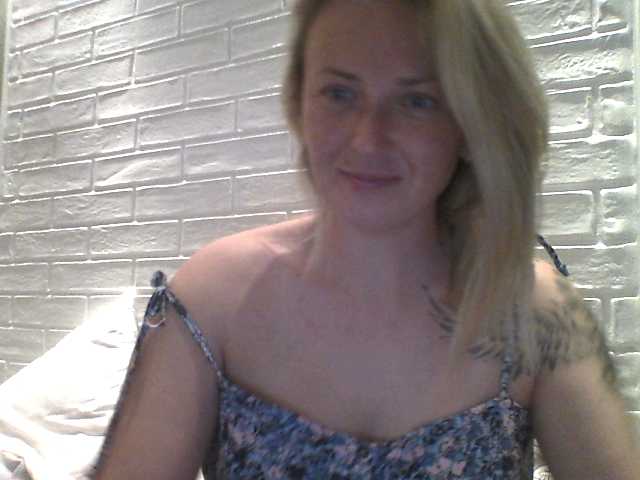 Fotogrāfijas XswetaX I look at your cam for 30 tokens. chest-40 tokens