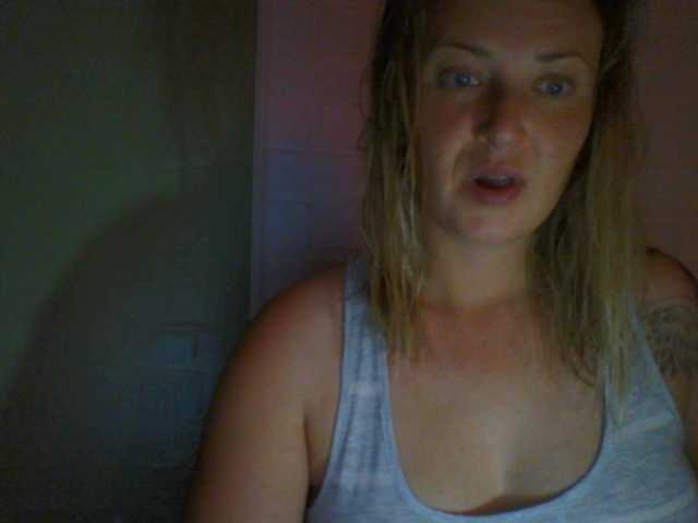 Fotogrāfijas XswetaX I look at your cam for 30 tokens. chest-40 tokens