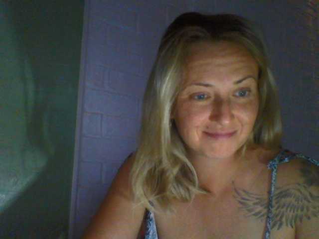 Fotogrāfijas XswetaX I look at your cam for 30 tokens. chest-40 tokens