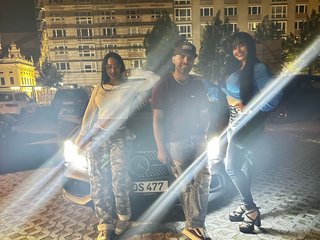 Erotiska video tērzēšana xtripletemptationx