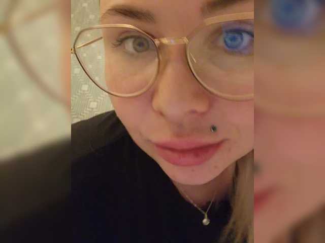 Apraides ekrānuzņēmumi YourFunnyBlondiee