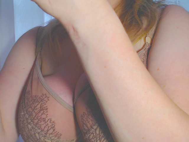 Fotogrāfijas Yuliskax Hi guys!!Give love !! tits-80 tk, ass-60,nipples-50.pm-95,C2C-110,Lick tits-165, take off panties-200,oilice on tits-155,Blow job-180, fuck tits -188. spank ass-99 . Stockings -130 tks. NAKED-400. SQUIRT-600. Hot show ,toys in pvt. Meow)