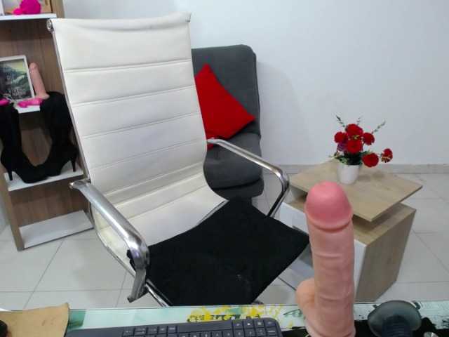 Fotogrāfijas Yuliza-sprous Sexy mature very horny and wanting to make me vibrate a lot, while at the same time my dildo enters me as if it were your cock